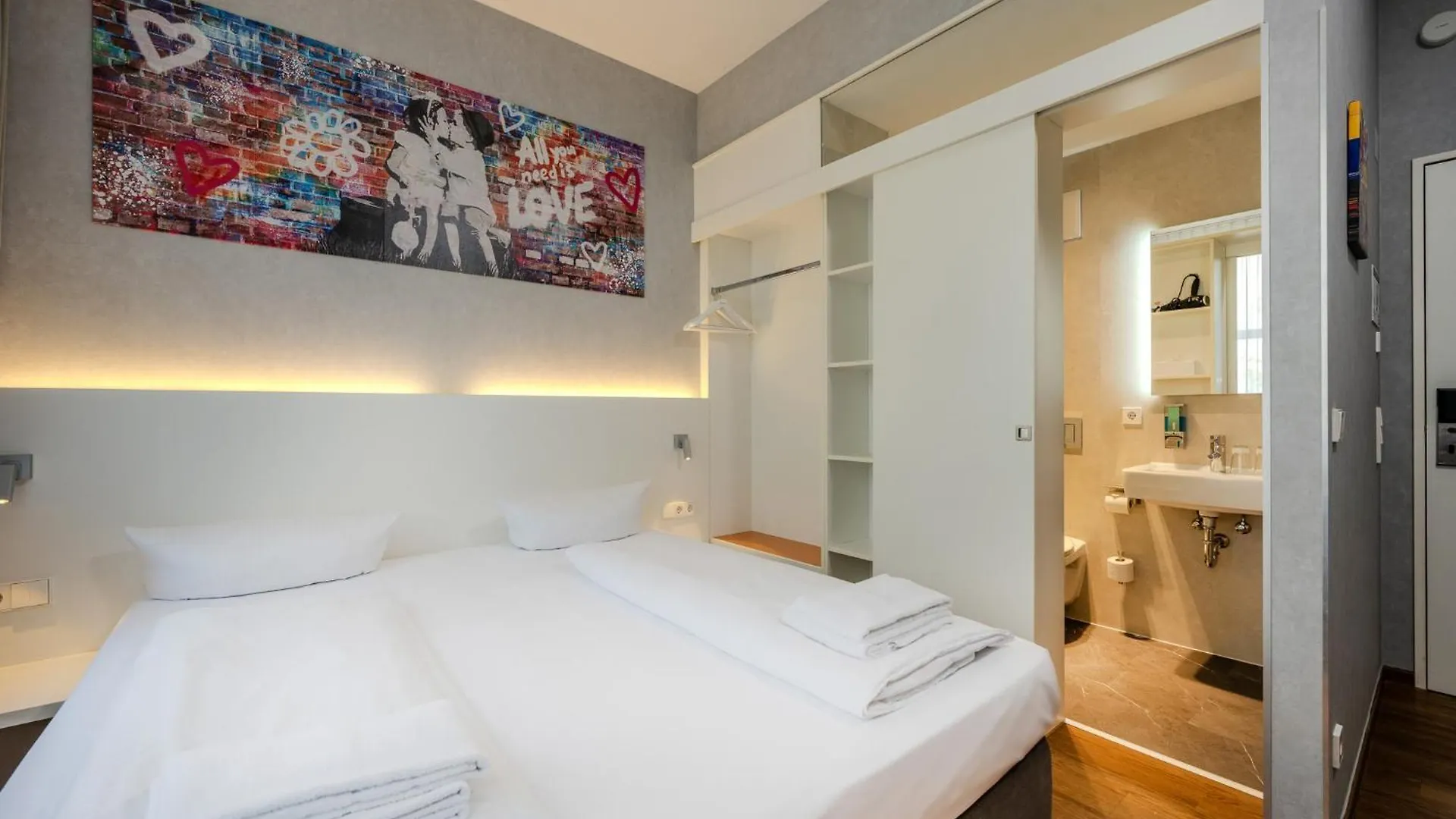 Mk Hotel Berlin 2*,